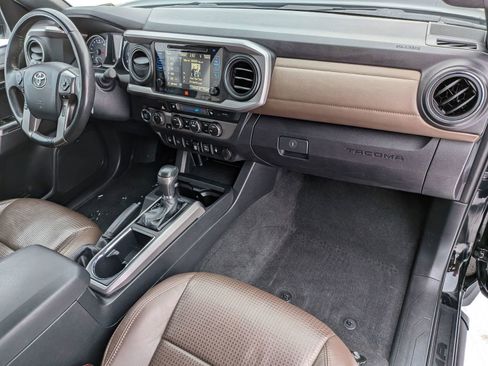 Used 2019 Toyota Tacoma Limited image 30