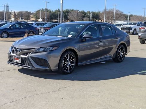 Used 2024 Toyota Camry SE image 9