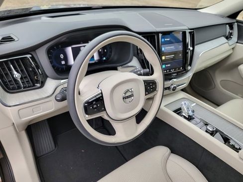 Used 2024 Volvo XC60 B5 Ultimate image 15