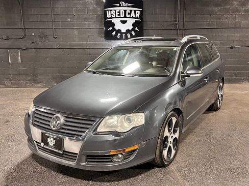 Used 2010 Volkswagen Passat Komfort FWD image 1