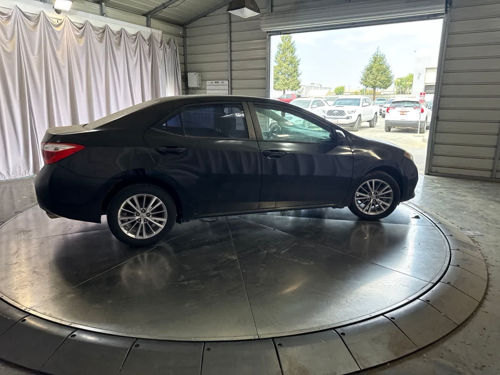 Used 2015 Toyota Corolla LE FWD image 4