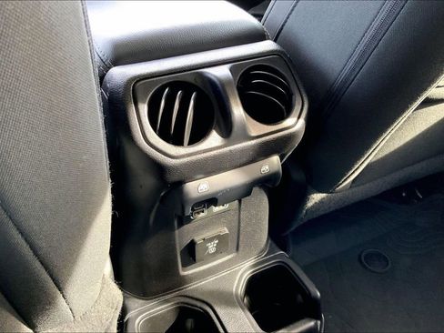 Used 2020 Jeep Wrangler Unlimited Sahara AWD/4WD image 29