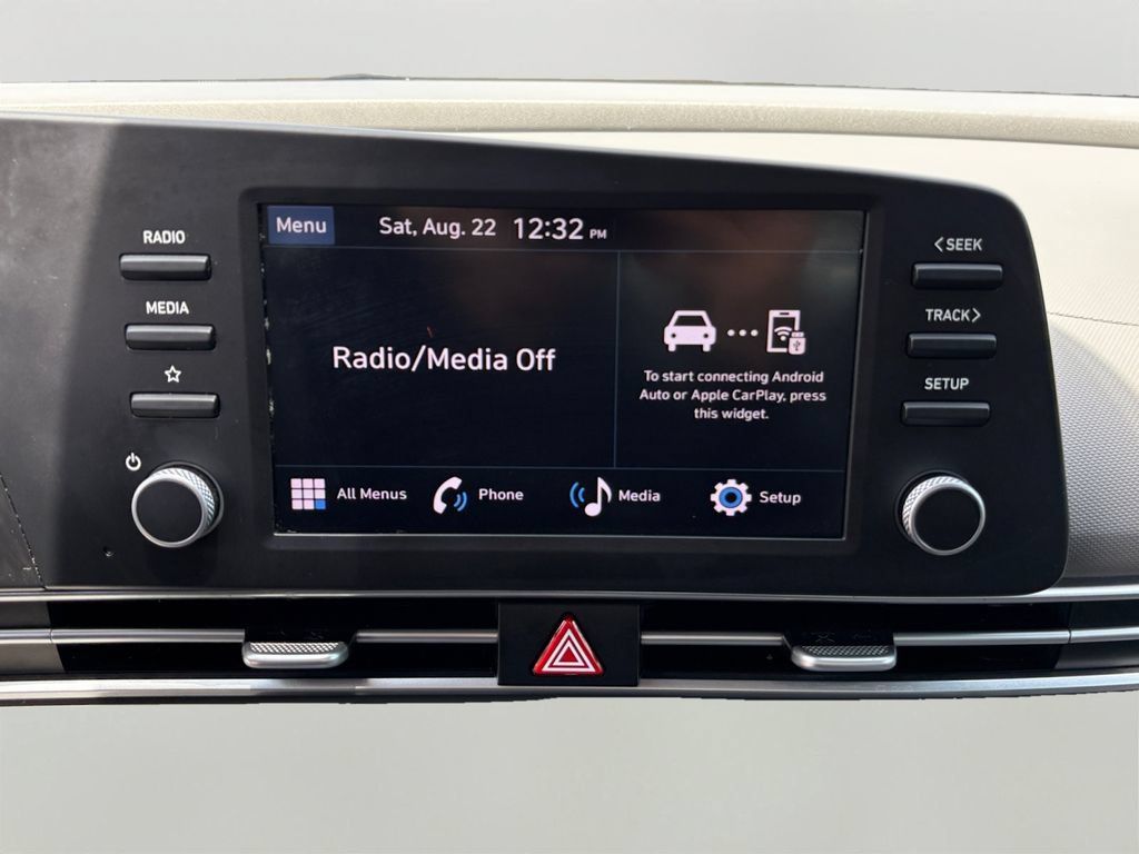 Used 2025 Hyundai Elantra SE FWD image 18
