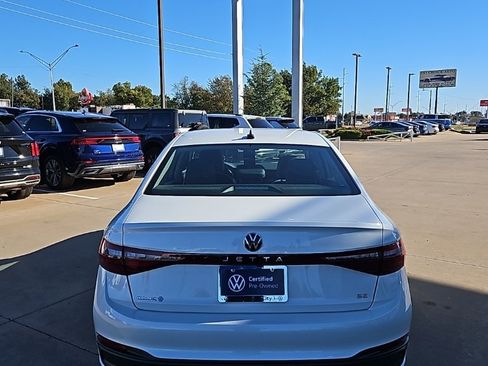 Used 2025 Volkswagen Jetta SE image 6