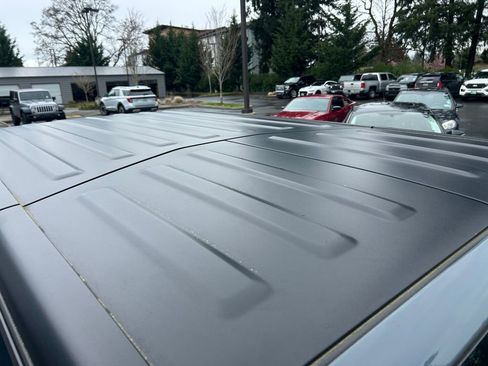 Used 2024 Jeep Wrangler Unlimited image 28