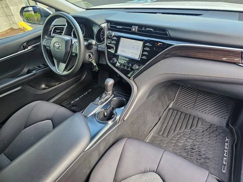 Used 2018 Toyota Camry LE FWD image 10