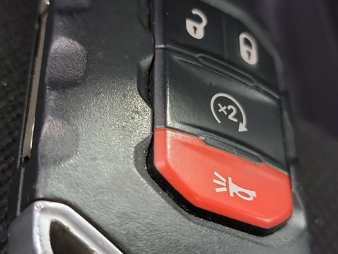 Used 2018 Jeep Wrangler Unlimited Sport S AWD/4WD image 32