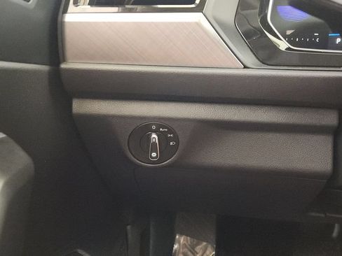 Used 2024 Volkswagen Jetta SE FWD image 19