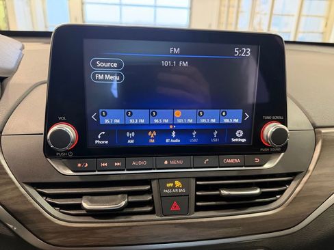 Used 2025 Nissan Altima 2.5 SV image 12