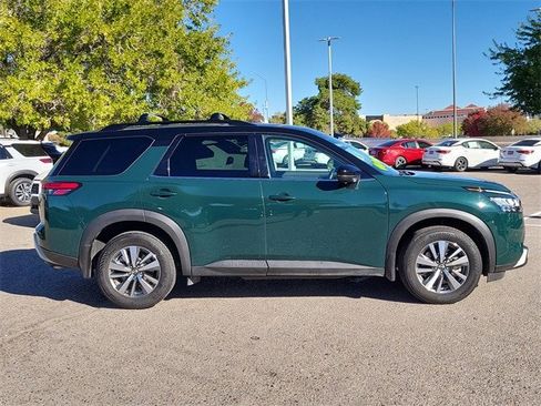 Certified 2024 Nissan Pathfinder SL image 3