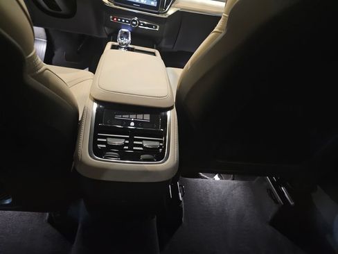 Certified 2025 Volvo XC90 B5 Core AWD/4WD image 16
