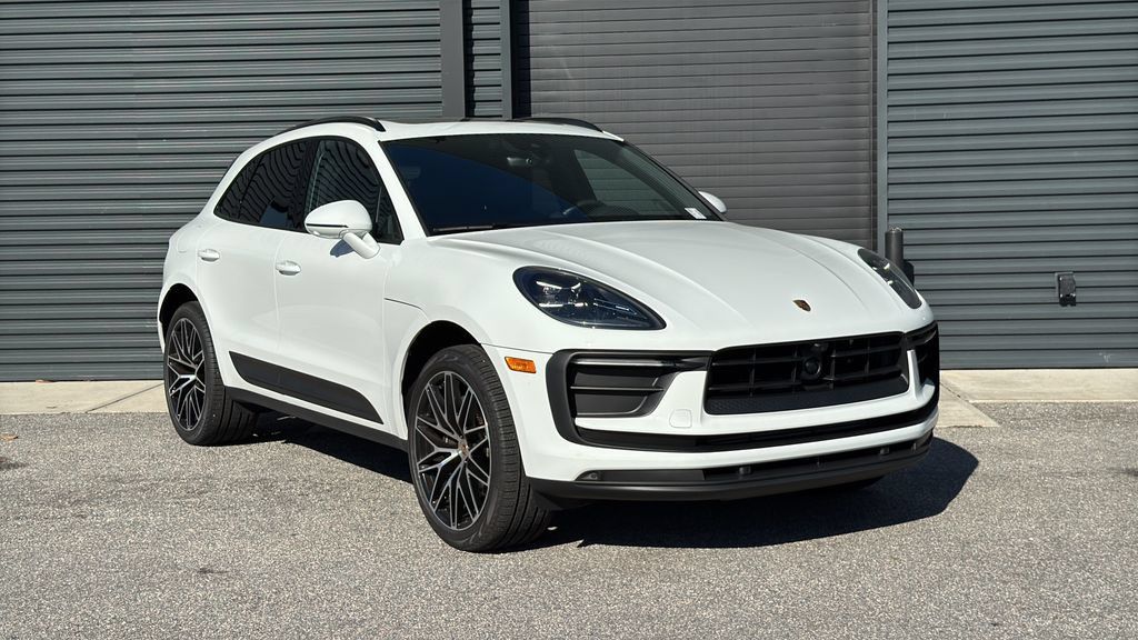 Certified 2026 Porsche Macan AWD/4WD image 21