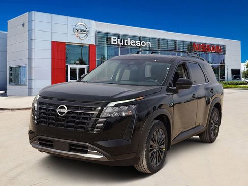 New 2026 Nissan Pathfinder SL image 1