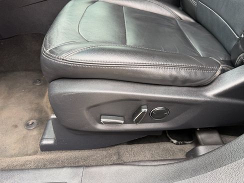Used 2017 Ford Explorer XLT w/ Equipment Group 202A FWD image 23