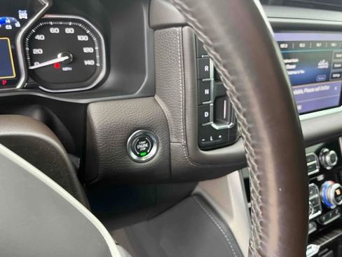 Used 2021 GMC Yukon Denali w/ Denali Premium Package image 27