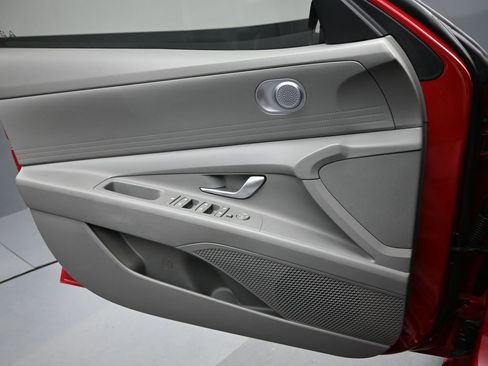 Used 2023 Hyundai Elantra SEL w/ Cargo Package image 13