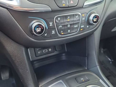 Used 2024 Chevrolet Equinox LT FWD image 44