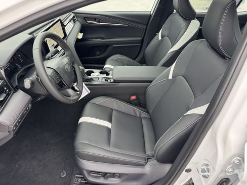 New 2026 Toyota Camry SE FWD image 2