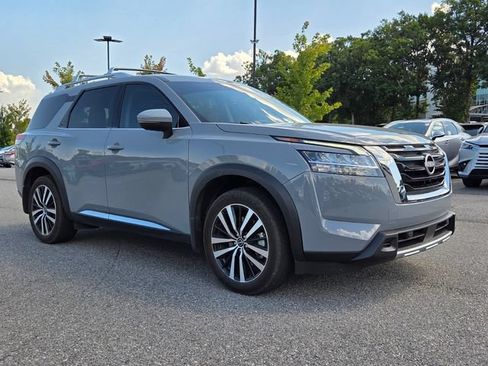 Used 2024 Nissan Pathfinder Platinum AWD/4WD image 7