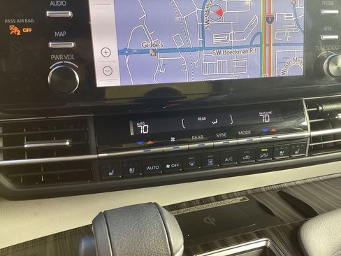 Certified 2023 Toyota Sienna Limited image 12