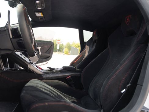 Used 2018 Lamborghini Huracan AWD/4WD image 49