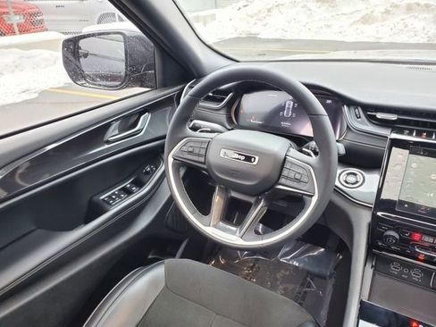 Certified 2023 Jeep Grand Cherokee Altitude image 8