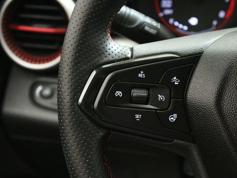 Used 2024 Chevrolet Trax RS w/ Sunroof Package FWD image 14