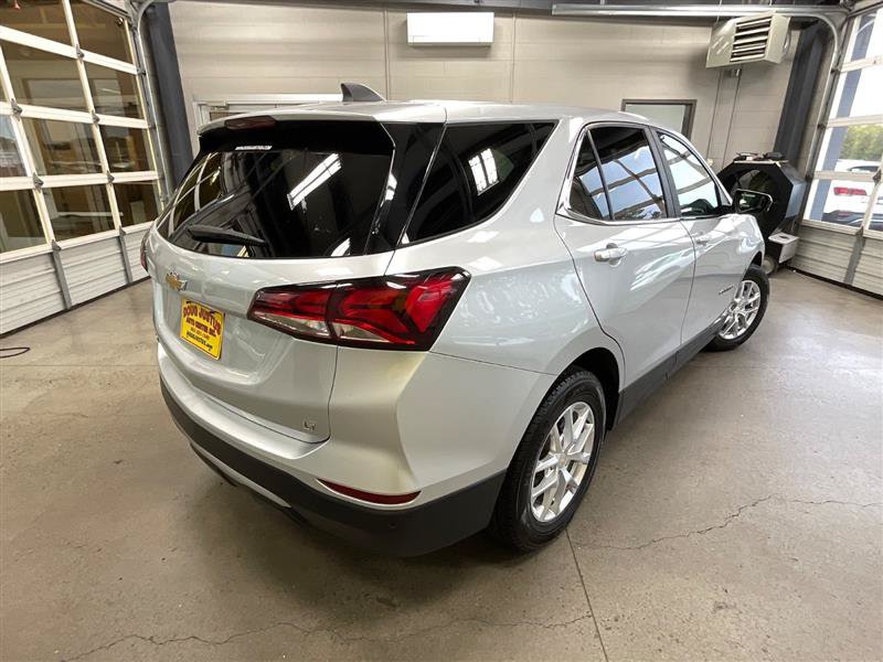 Used 2022 Chevrolet Equinox LT w/ Driver Convenience Package FWD image 5