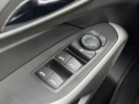 Used 2024 Chevrolet Trax LS w/ LS Convenience Package image 15