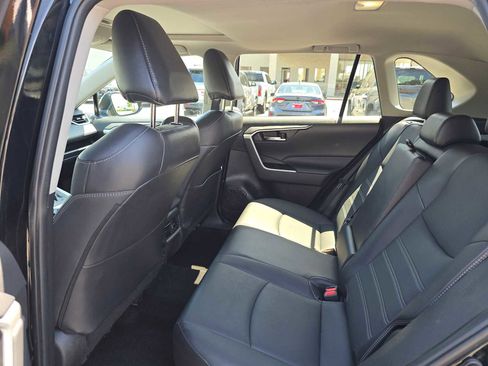 Used 2022 Toyota RAV4 XLE Premium image 33