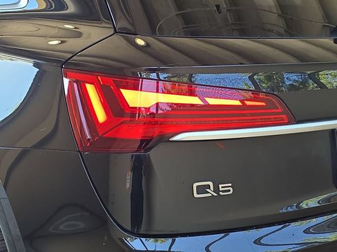 Used 2024 Audi Q5 e Premium w/ Convenience Package AWD/4WD image 31