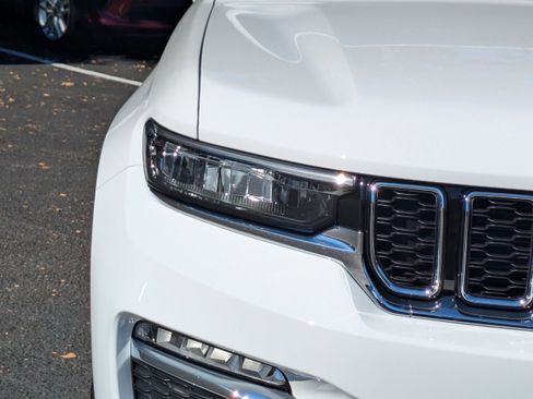 New 2025 Jeep Grand Cherokee Limited image 10