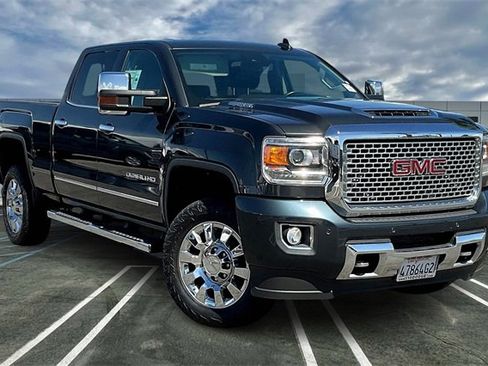Used 2017 GMC Sierra 2500 Denali w/ Duramax Plus Package image 12