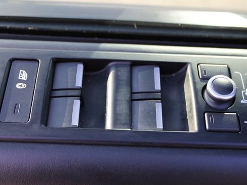 Used 2020 Land Rover Discovery HSE Luxury AWD/4WD image 18