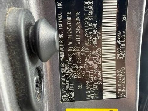 Used 2017 Toyota Highlander XLE w/ Carpet Mat Package AWD/4WD image 13