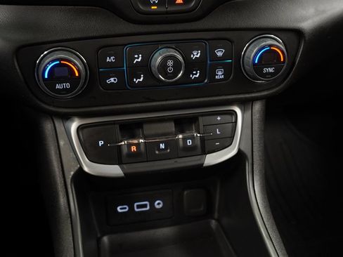 Used 2024 GMC Terrain SLE w/ Driver Convenience Package AWD/4WD image 19