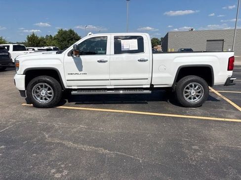 Used 2017 GMC Sierra 3500 Denali w/ Duramax Plus Package AWD/4WD image 19