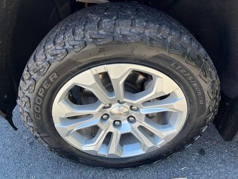 Used 2023 Chevrolet Silverado 1500 LTZ w/ LTZ Convenience Package II AWD/4WD image 9