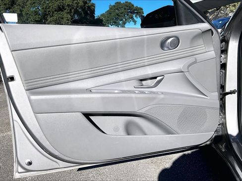 Used 2023 Hyundai Elantra SEL w/ Convenience Package image 21