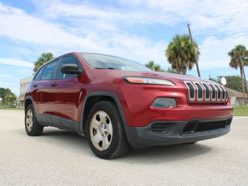 Used 2014 Jeep Cherokee Sport FWD image 23