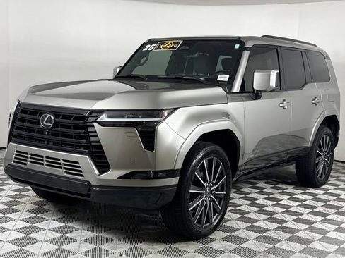 Used 2025 Lexus GX 550 w/ Accessory Package (2T) AWD/4WD image 2