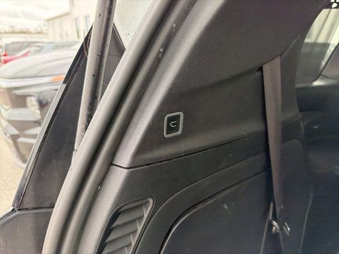 Used 2018 Chrysler Pacifica Limited w/ Tire & Wheel Group image 13