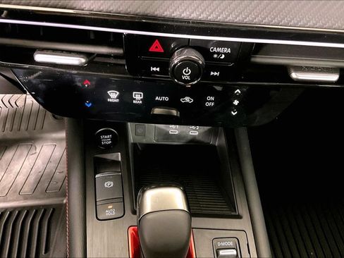Certified 2025 Nissan Kicks SR FWD image 27