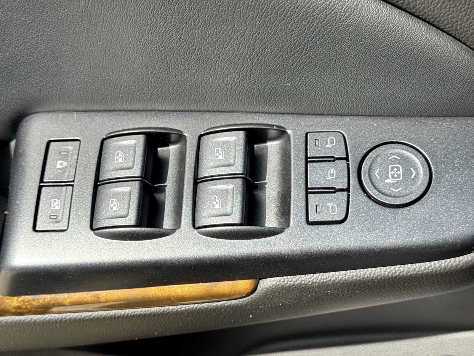 Used 2017 GMC Yukon Denali AWD/4WD image 17