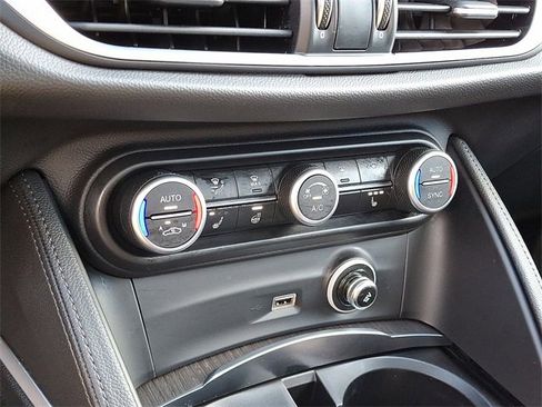 Used 2022 Alfa Romeo Stelvio Ti image 17