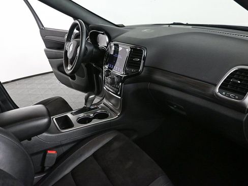 Used 2019 Jeep Grand Cherokee Altitude image 24