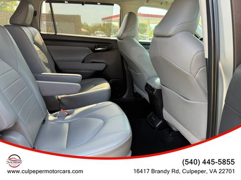 Used 2021 Toyota Highlander XLE FWD image 15