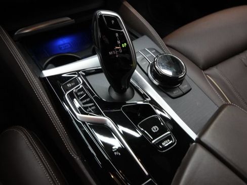 Used 2023 BMW M550i xDrive w/ Executive Package image 38