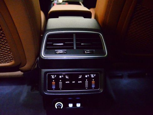 Used 2019 Audi e-tron Premium Plus image 23