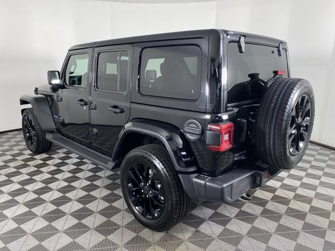 Used 2025 Jeep Wrangler Sahara image 9